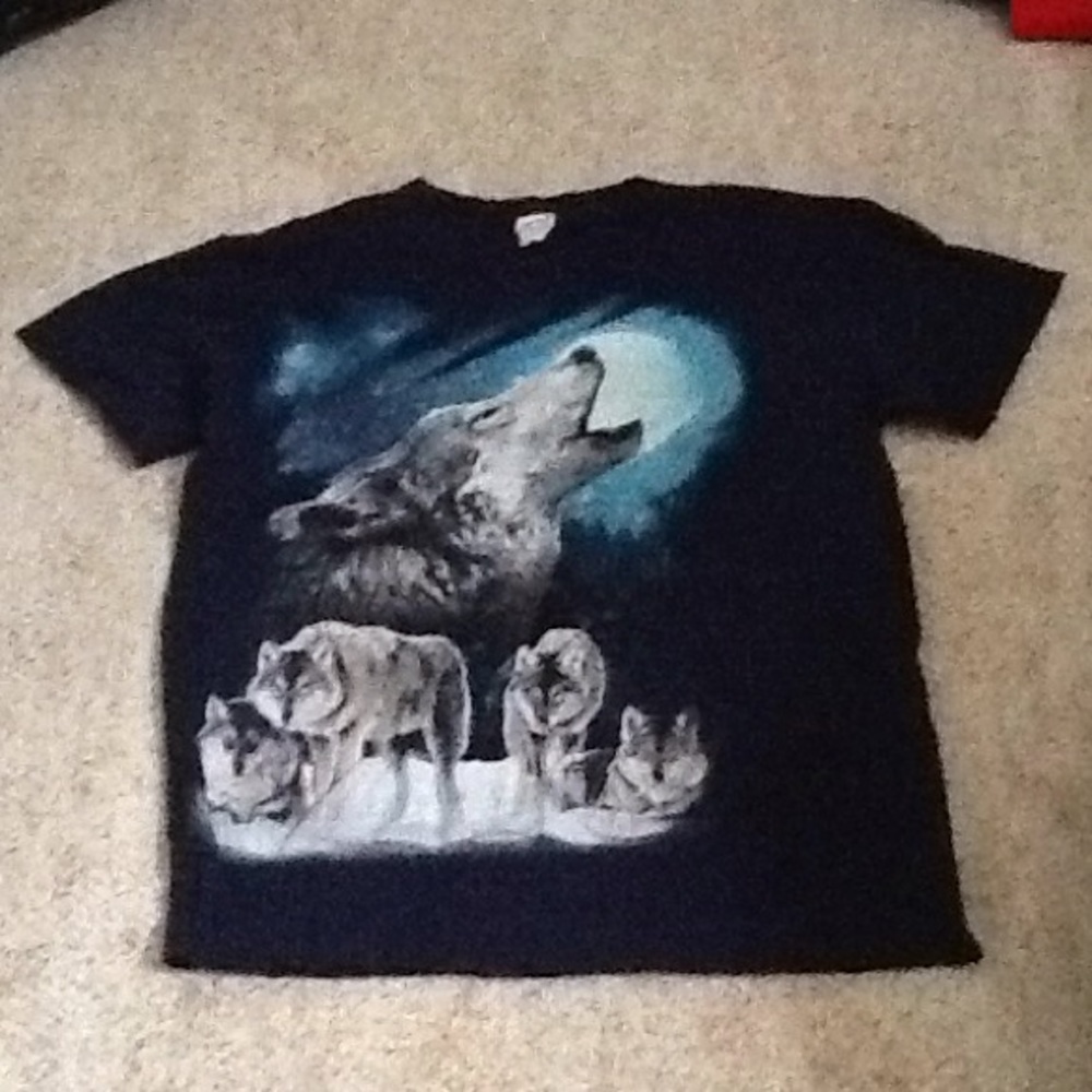 Mens wolf t shirt